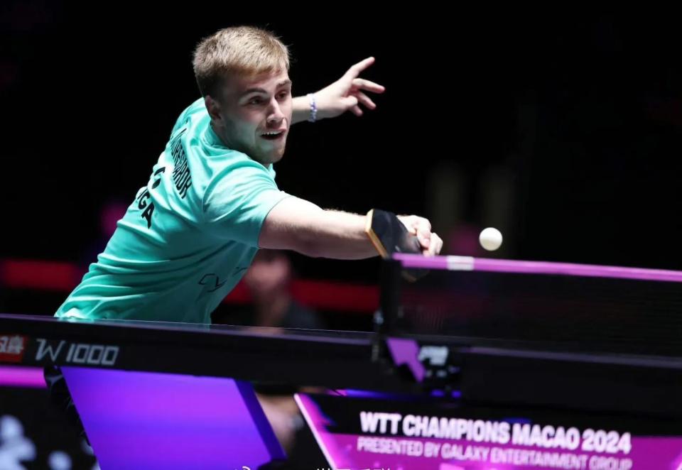 他从不沉溺 他从不沉溺